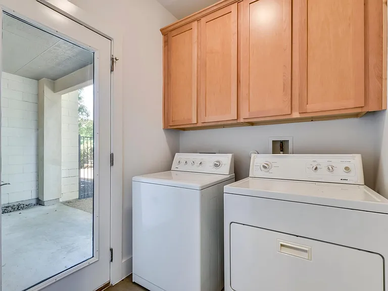 2608 E 6th St #8 — Photo 21