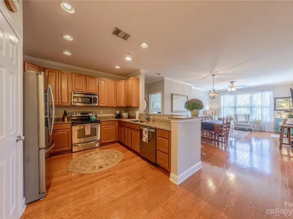 1000 E Woodlawn Rd APT 410, Charlotte, NC 28209