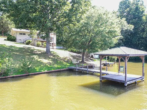 136 Mountain Shore Dr, Greenwood, SC 29649