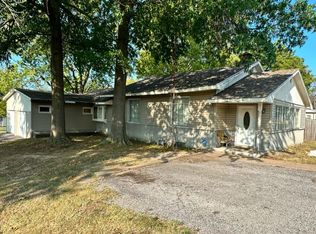 1201 N 4th St, Monett, MO 65708