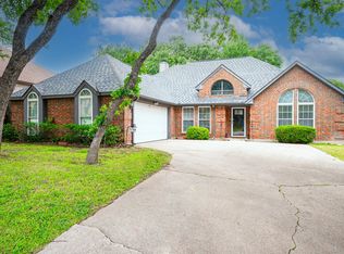 6605 Shorewood Dr, Arlington, TX 76016