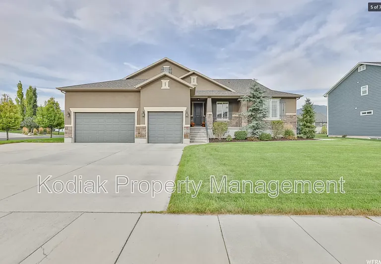 1463 S Kentucky Derby Way — Photo 1
