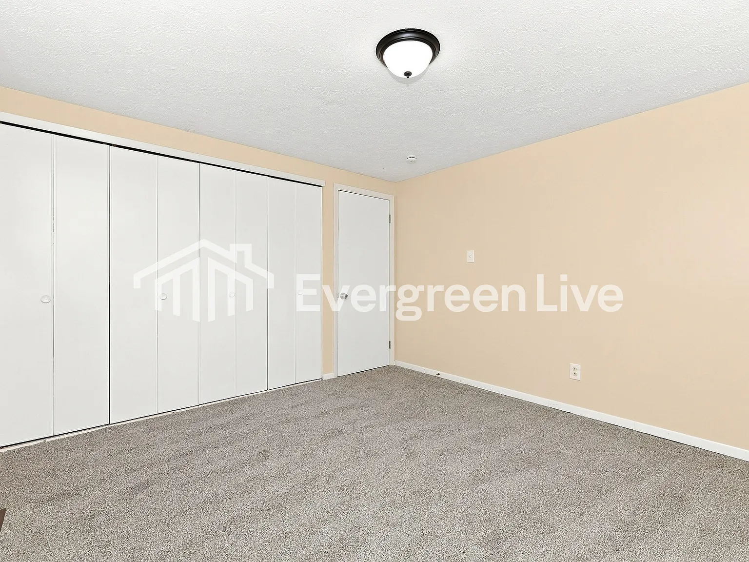 3 bed, 1.0 bath, 1066 sqft, $1,395 — Photo 2