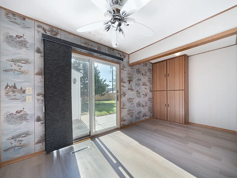 3118 S McLean Blvd — Photo 9
