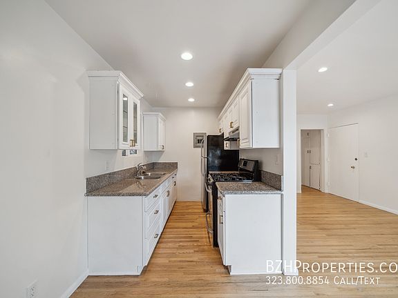 4th image of 710 Westmount Dr APT D
