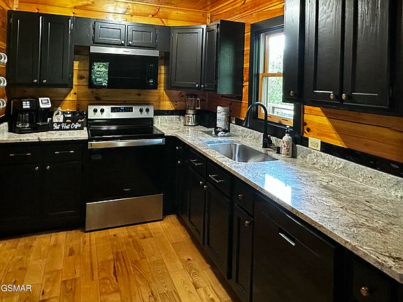 3rd image of 2157 Red Bud Rd