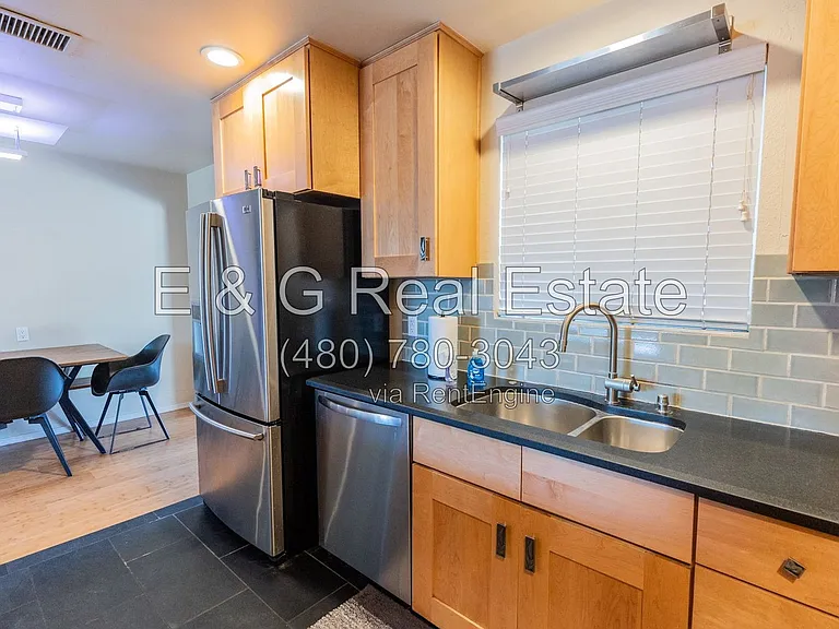 6552 E 2nd St — Photo 9