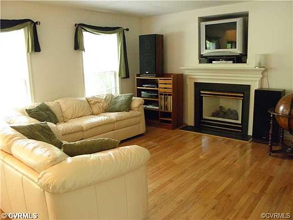3rd image of 7465 Mountain Lily Ln