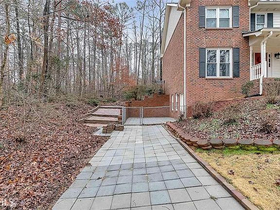 3rd image of 2250 Plantation Rd