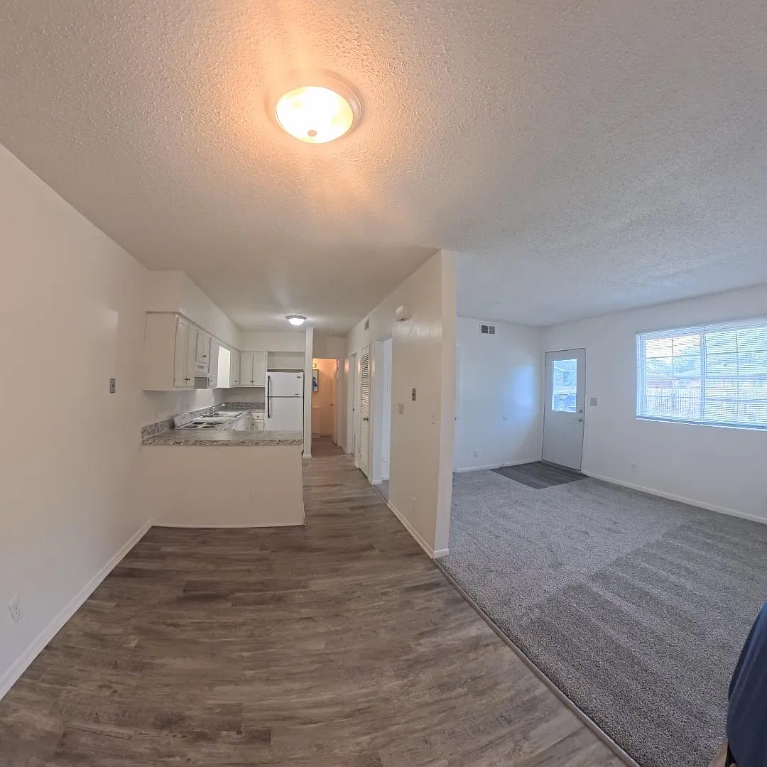 218 NW Chapel Dr - 11 — Photo 3