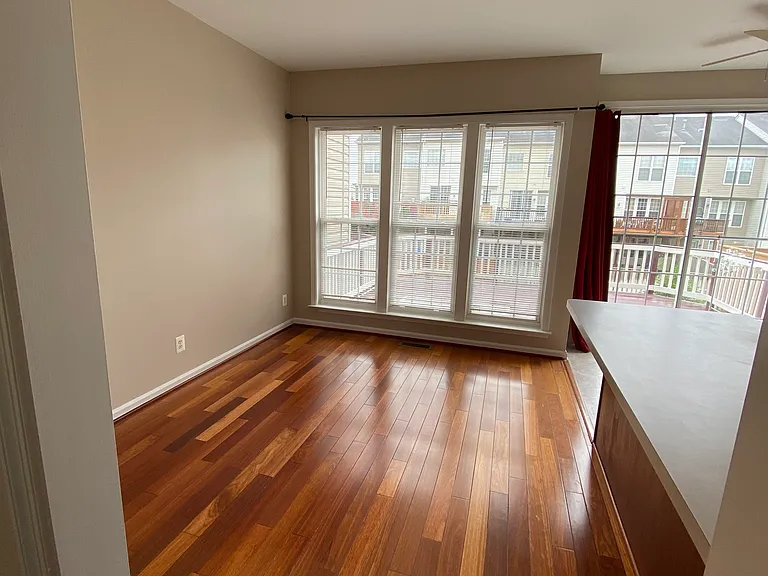 43781 Barborsville Mansion Sq — Photo 9
