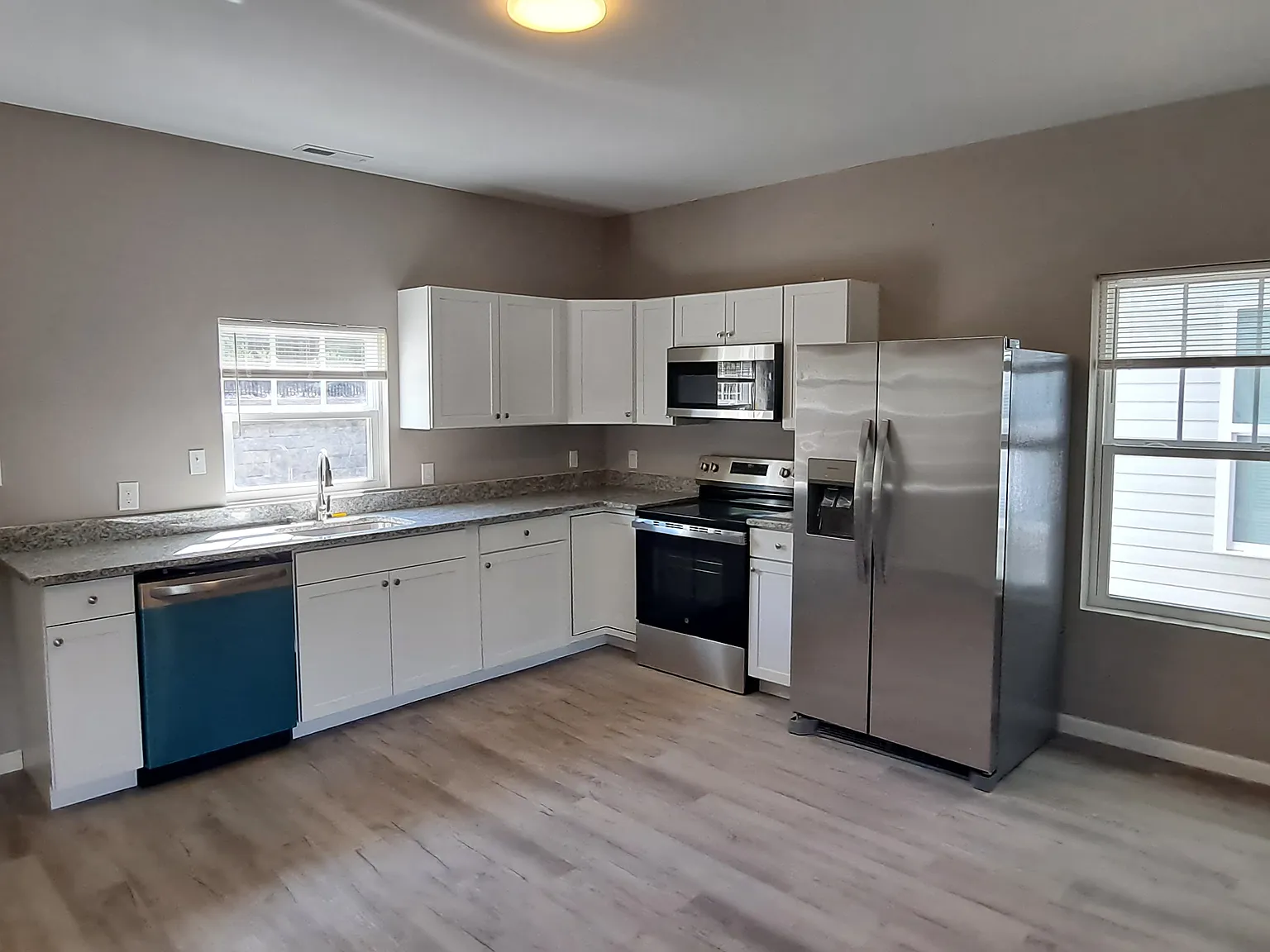 3 bed, 2.5 bath, 1363 sqft, $1,850 — Photo 4