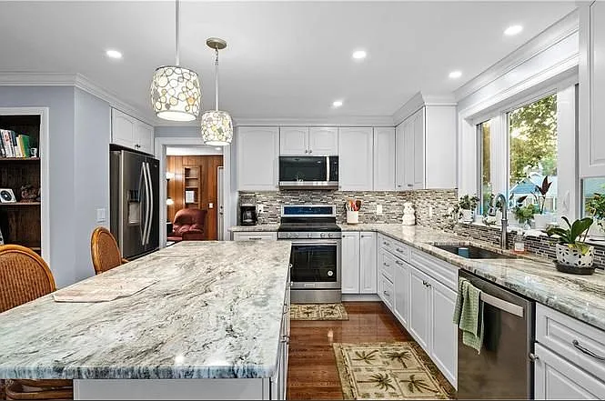 141 Weetamoe Dr — Photo 11