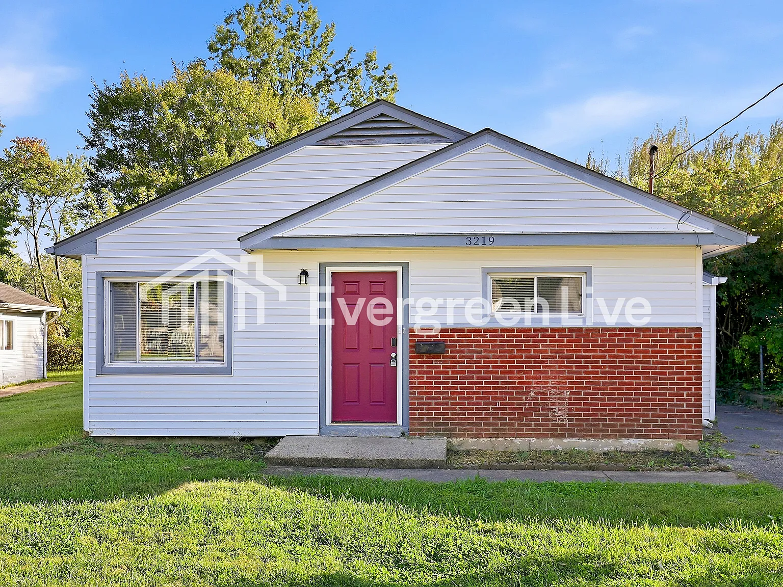 3 bed, 1.0 bath, 918 sqft, $1,495 — Photo 1