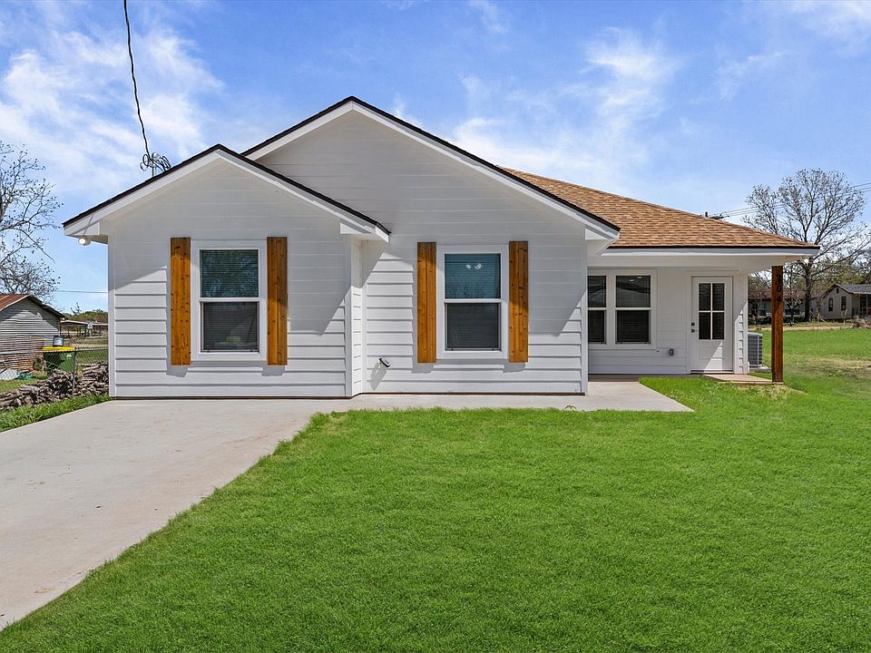 1st image of 204 N Wiebusch St