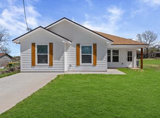 204 N Wiebusch St, Riesel, TX 76682