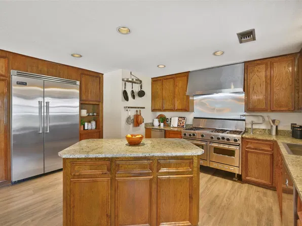 2204 Airline Dr, Friendswood, TX 77546