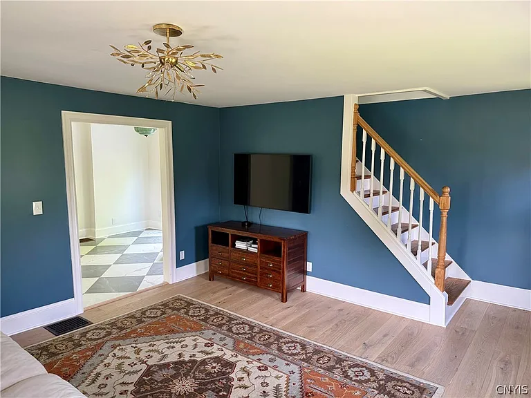 690 Crow Hill Rd — Photo 7