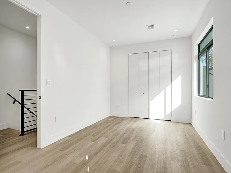 604 SW 7th Ave — Photo 43