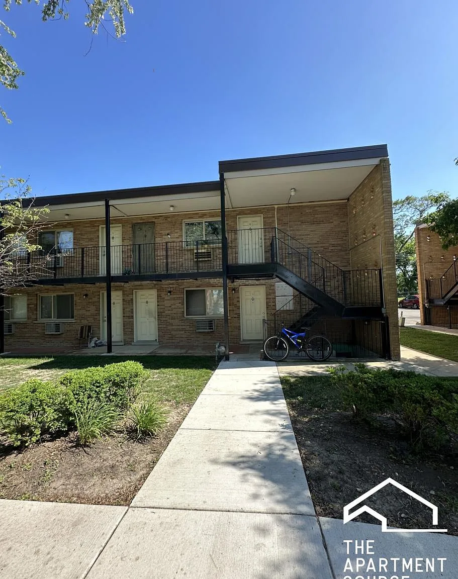 8504 North Waukegan Road #2 — Photo 3