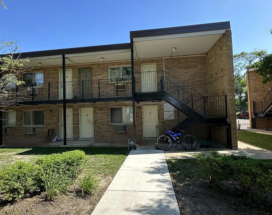 8504 N Waukegan Rd #2