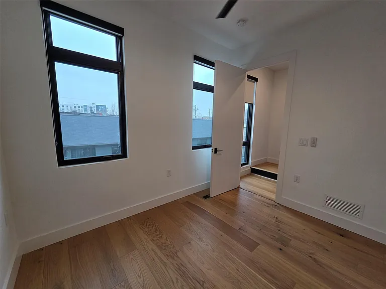 1640 Bagley St #13 — Photo 25