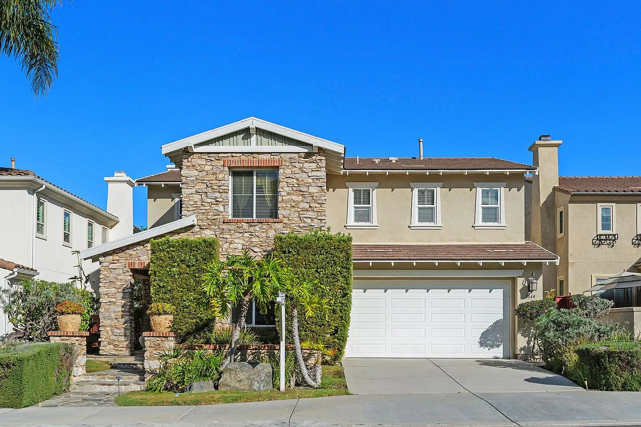 5 bed, 3875 sqft, $6,750 — Photo 1