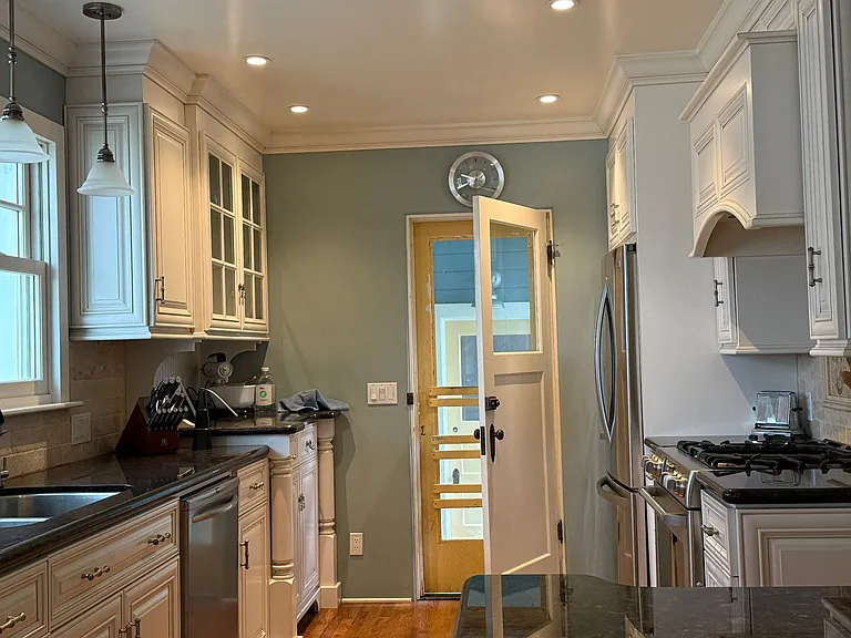 203 Seaview Ave — Photo 9
