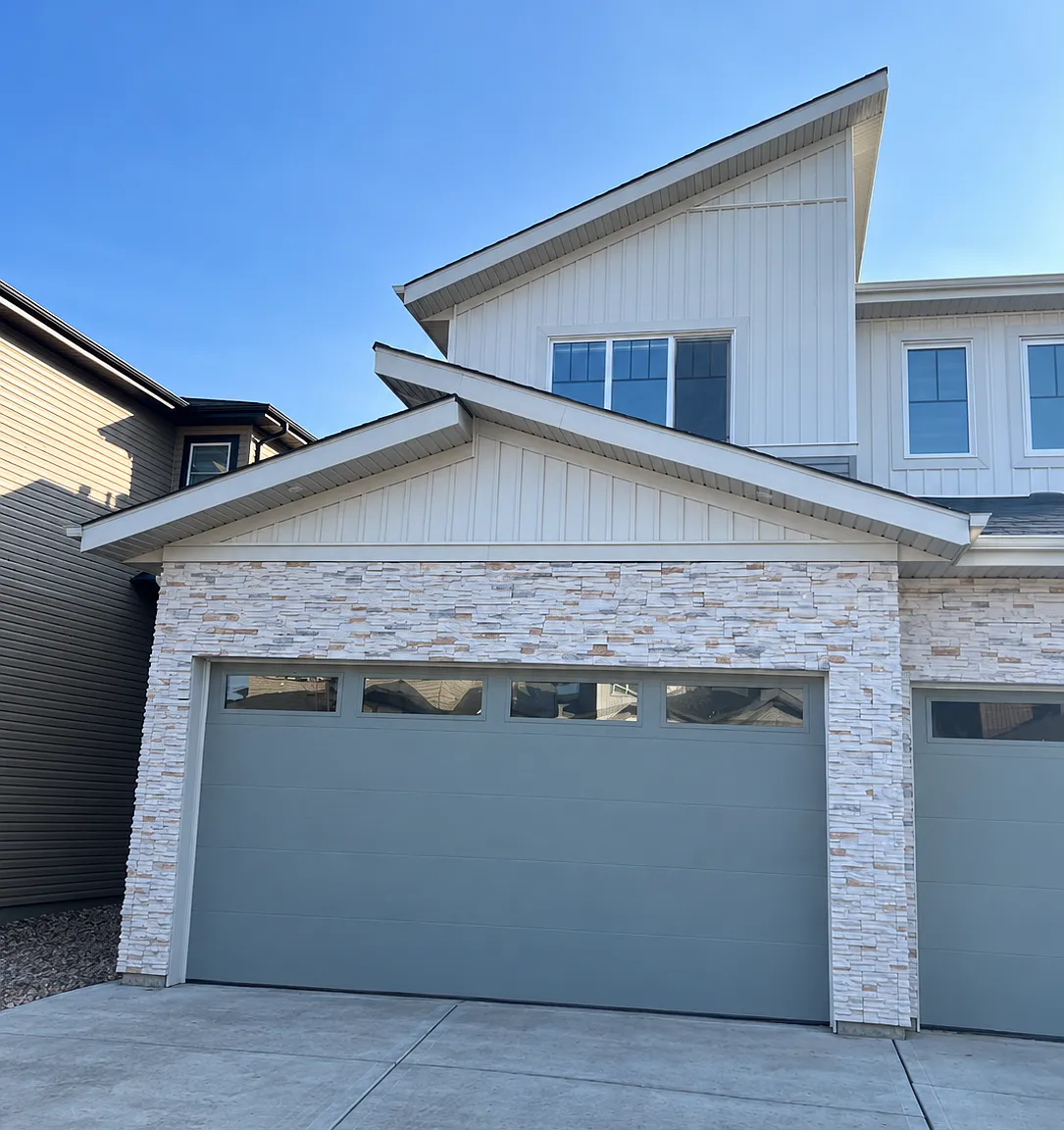 (PN0093)Brand-New 3-Bedroom Home with Double Garage in Beaumont — Photo 1