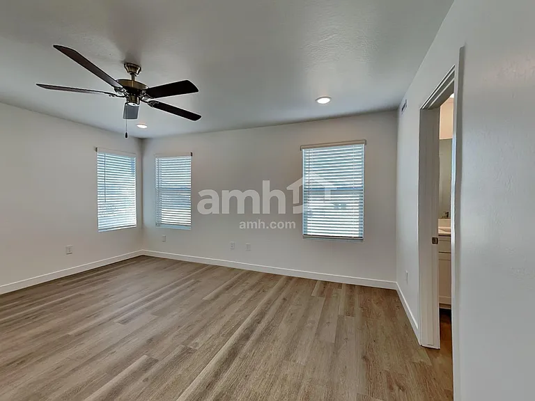18480 W Cottontail Ln — Photo 8