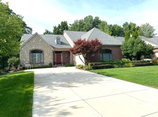 4652 Oakhurst Ridge Rd, Clarkston, MI 48348