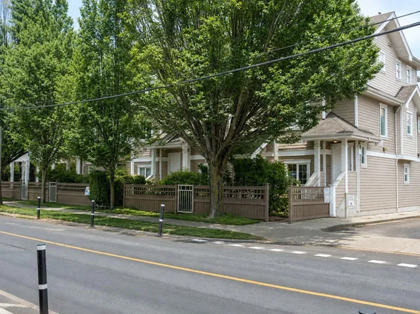 1043 Caledonia Ave #13, Victoria, BC V8T 1E7