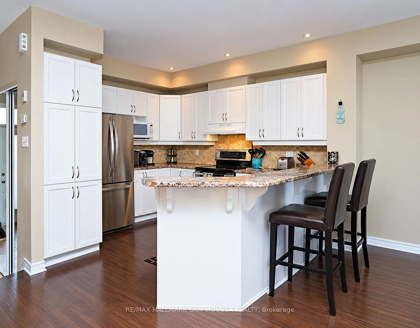 3 bed, $2,700 — Photo 4