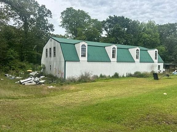 2nd image of 958 E Ridgewood Rd