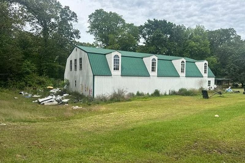 2nd image of 958 E Ridgewood Rd