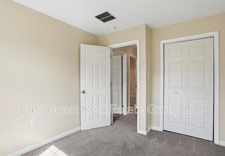24 Mabel Ln — Photo 16