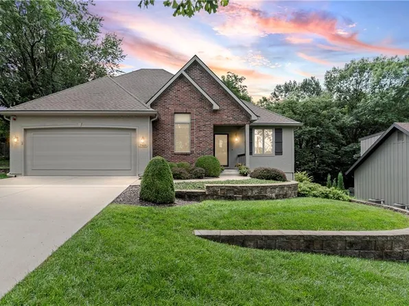 7909 NW Eastside Dr, Weatherby Lake, MO 64152