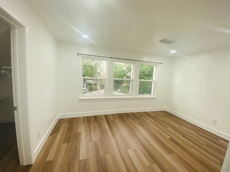 1511 Tauromee Ave — Photo 10