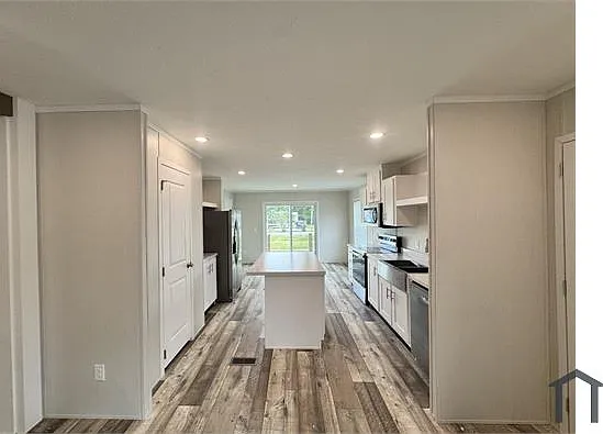 3 bed, $2,100 — Photo 2