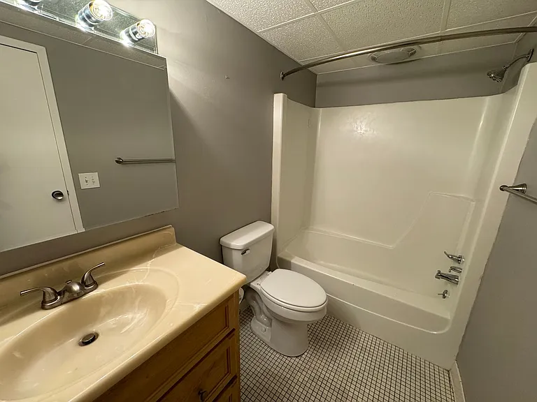 Goodhue Apartments — Photo 8