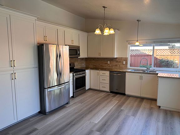 2nd image of 3706 Lynx Ct