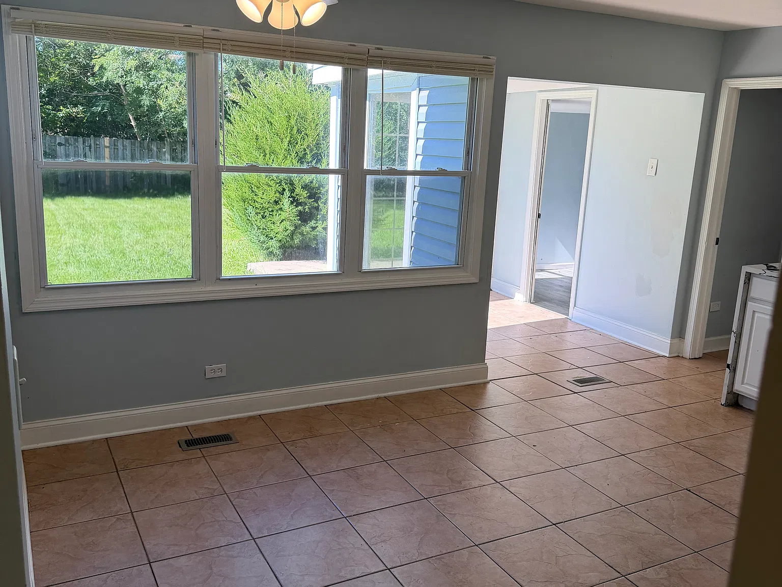 4 bed, 1500 sqft, $2,600 — Photo 3