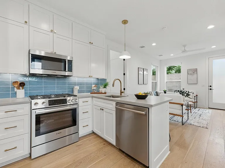 2105 Sl Davis Ave #2 — Photo 9