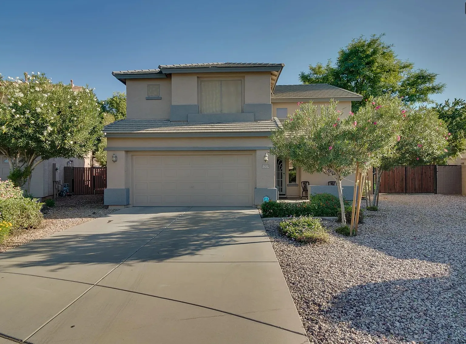 3 bed, 2.5 bath, 1858 sqft, $2,650 — Photo 2