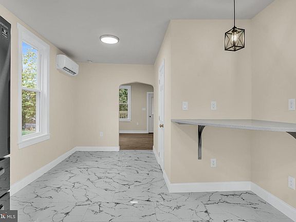 5th image of 132 E Arch St