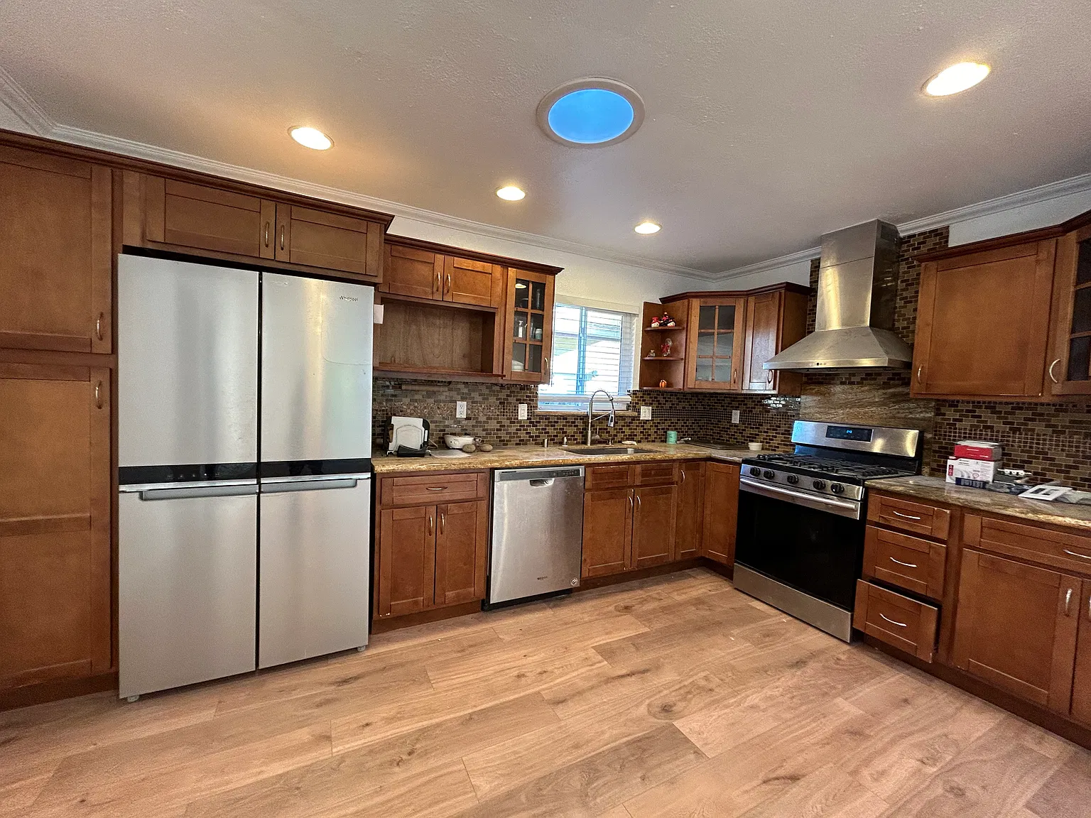 3 bed, 1380 sqft, $4,300 — Photo 1