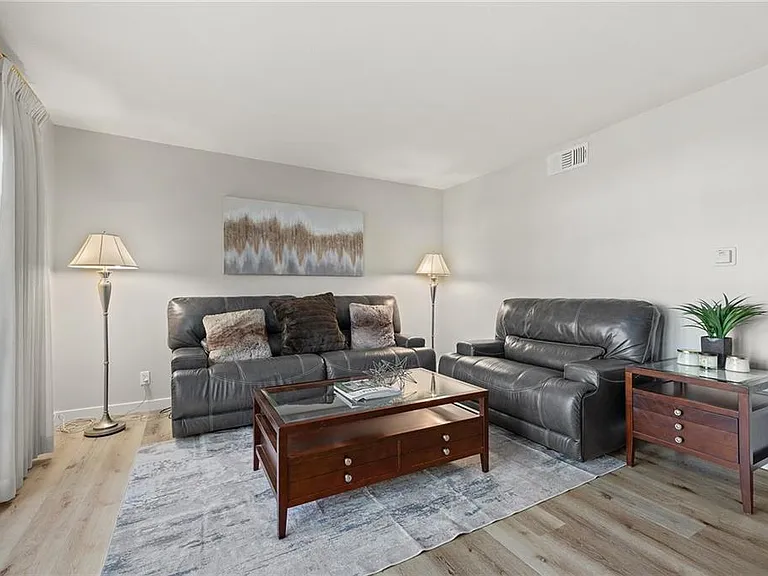 4990 Argyle Dr — Photo 2