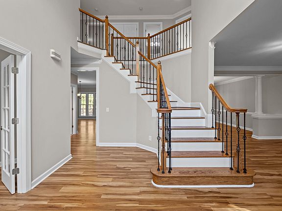 3rd image of 5005 Mill Hill Ln