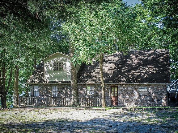 2nd image of 740 Bluff Dr