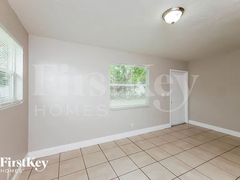 4531 NE 5th Ave — Photo 16